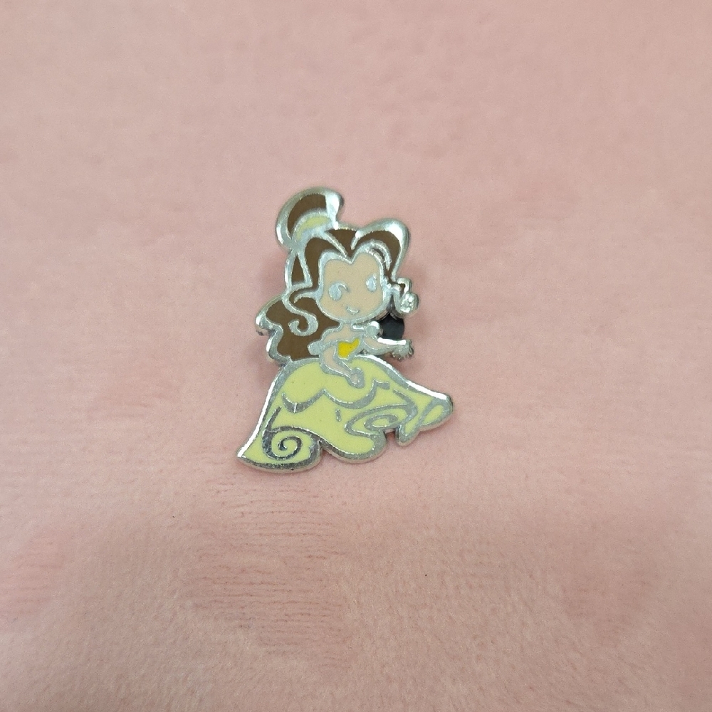 3/$25 ❤️Disney Belle Trading Pin